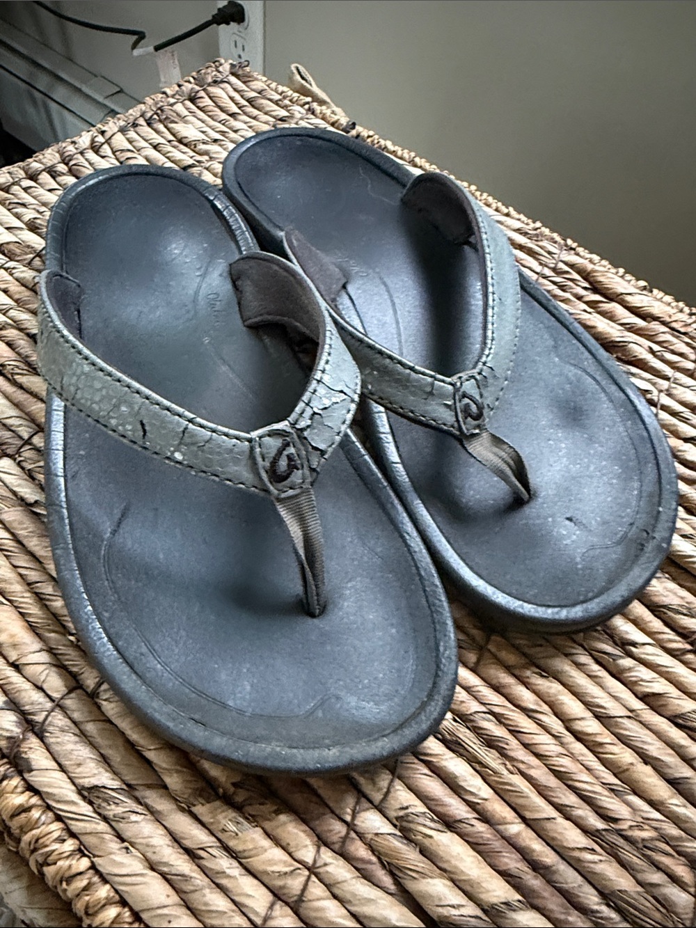 OluKai Gray Brown Leather Thong Sandals